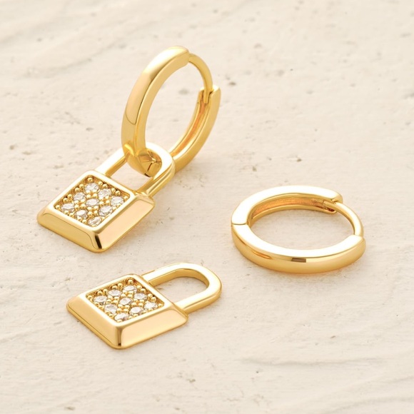 NEW 14K Gold Plated Small Elegant Gold Padlock Earrings - Picture 3 of 4